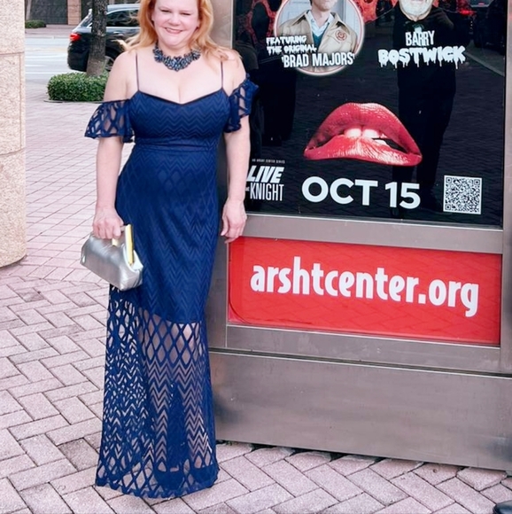 🌟 Guess long blue dress with chevron pattern 🌟 - Picture 2 of 6